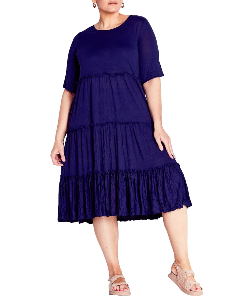 Front of a model wearing a size 14 DRESS MIDI CRUSH in Navy by avenue. | dia_product_style_image_id:256387